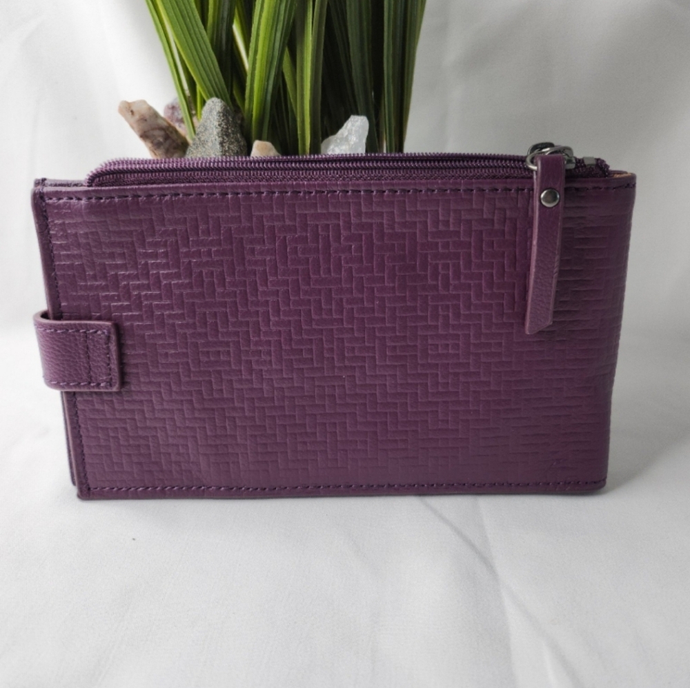 The Sak Purple Wallet - Picture 2 of 9